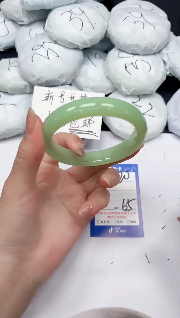 未镶嵌手镯石英质玉A120/65