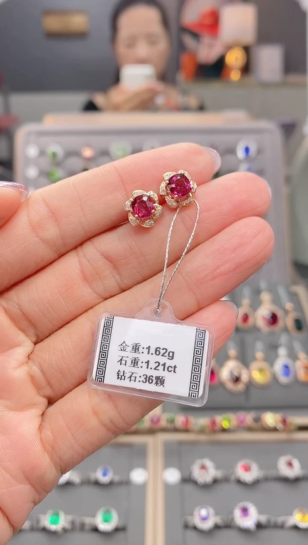 碧玺耳饰18K金镶嵌1.21 配钻