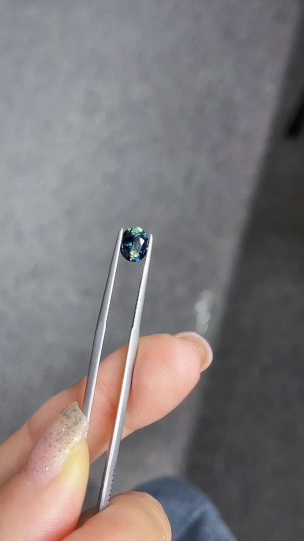 蓝宝石裸石未镶嵌双色1.1ct