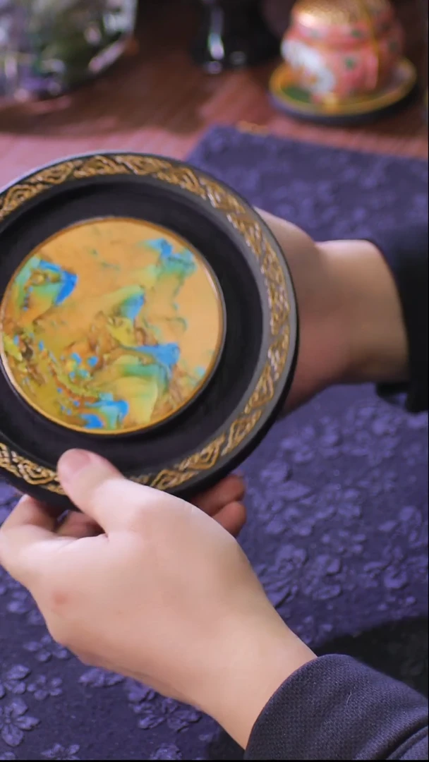 壹藏贰宝千里江山图案小壶承