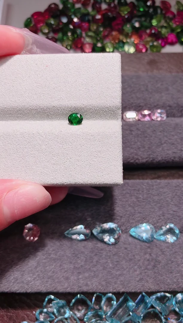 未镶嵌珠宝半成品石榴石（沙弗莱）0.4ct