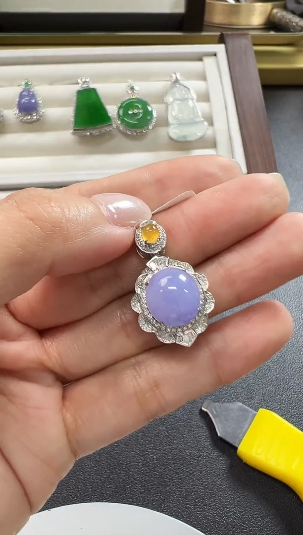 颈饰18K金镶嵌翡翠KRR1212-053