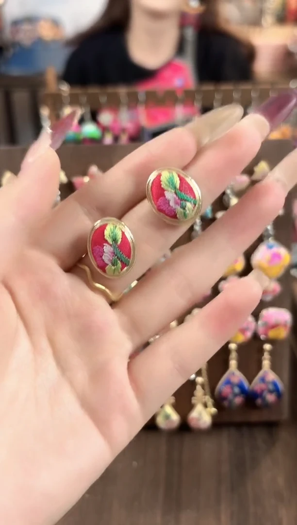 织绣彩云南阁非遗老绣饰品033