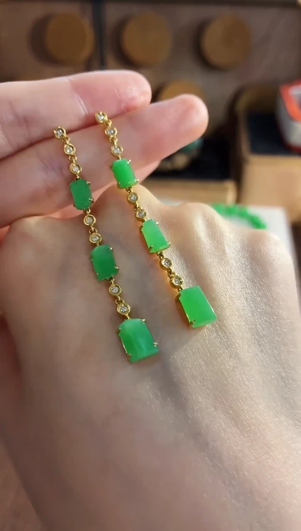 18K金镶嵌翡翠耳饰耳饰