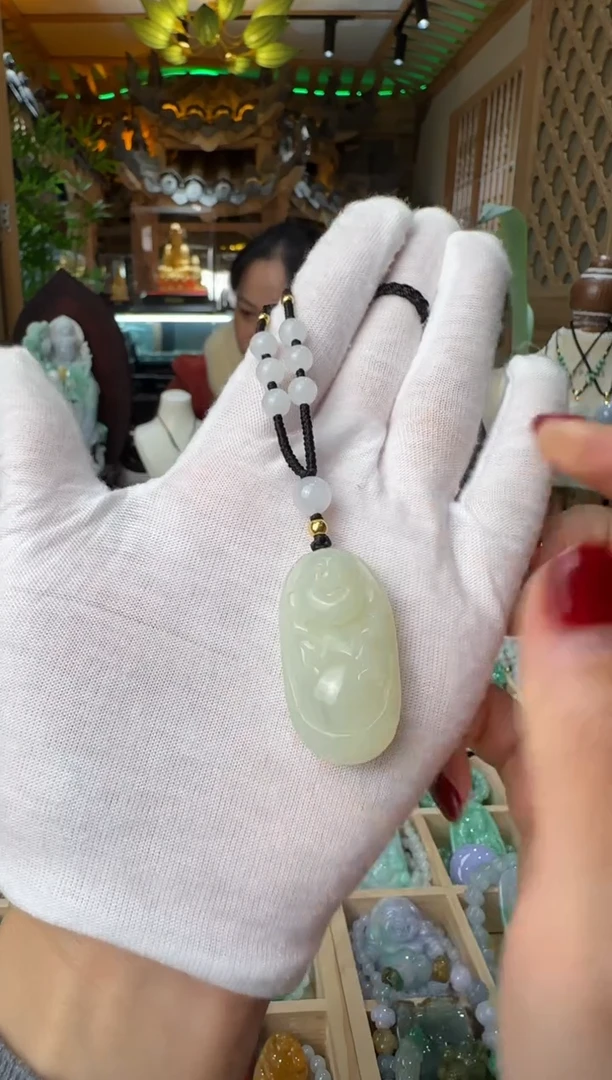 颈饰未镶嵌翡翠吊坠