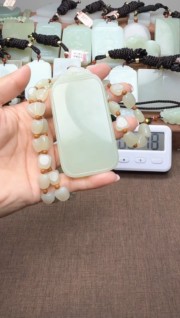 颈饰未镶嵌和田玉1