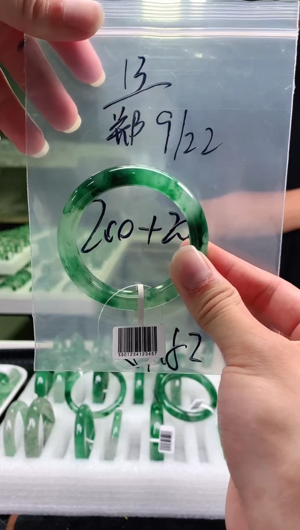 未镶嵌非洲翠石英质玉非洲翠手镯51-52圈口13号