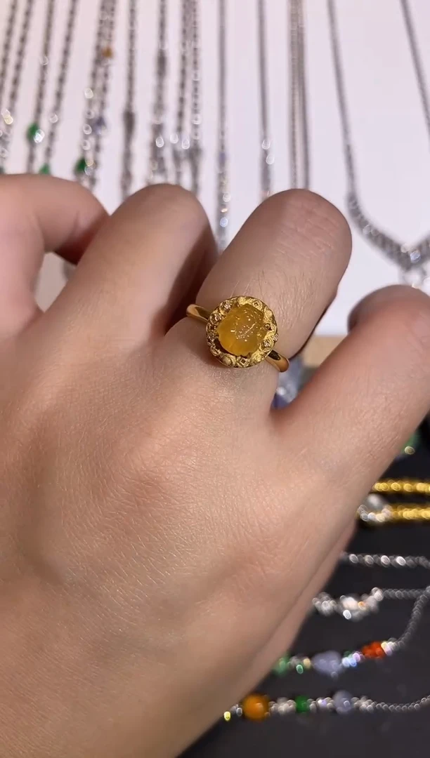 18K金镶嵌戒指翡翠戒指