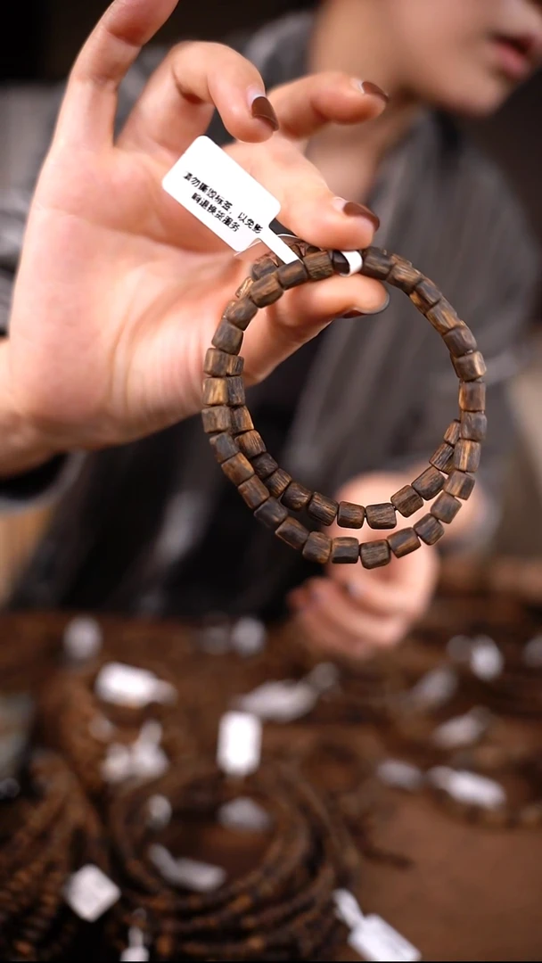 沉香手串y**?【沉水】乌油霸棋楠沉香随型单圈  2条