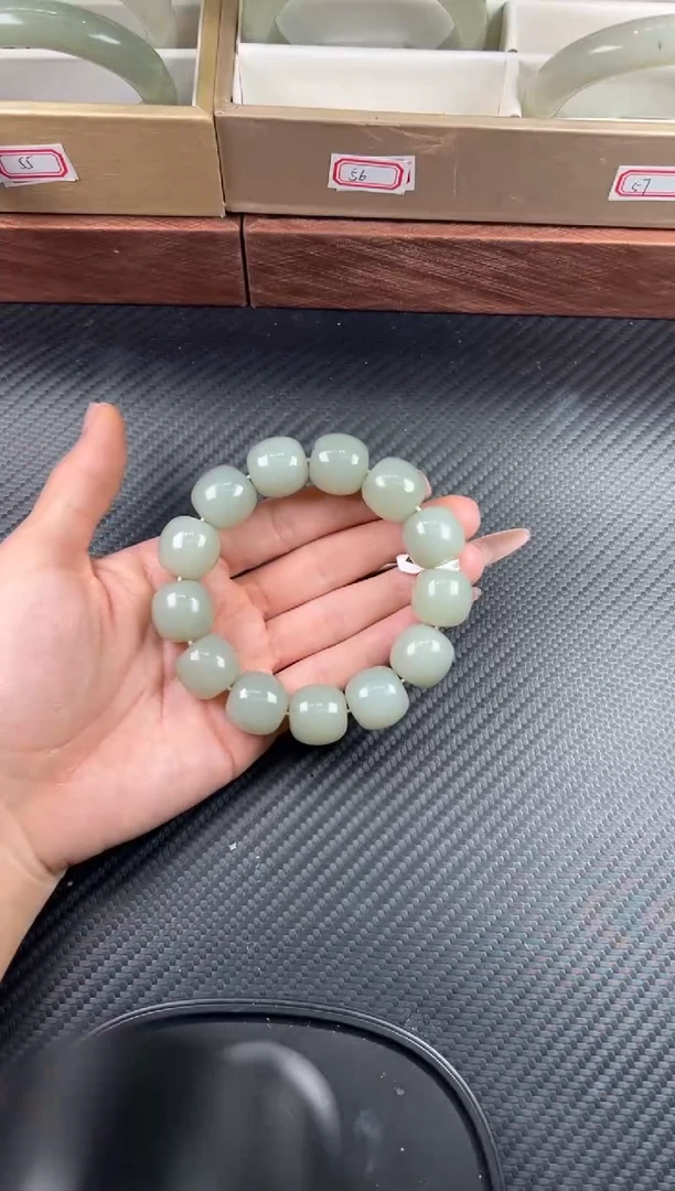 未镶嵌手串和田玉且末近矿微色差卡18