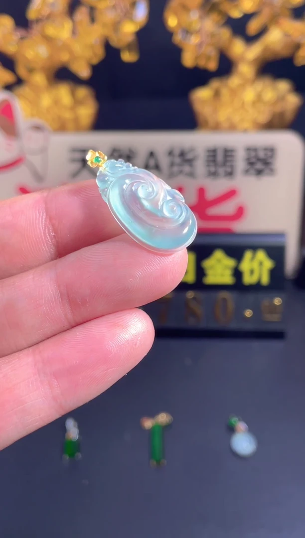 翡翠18K金镶嵌颈饰