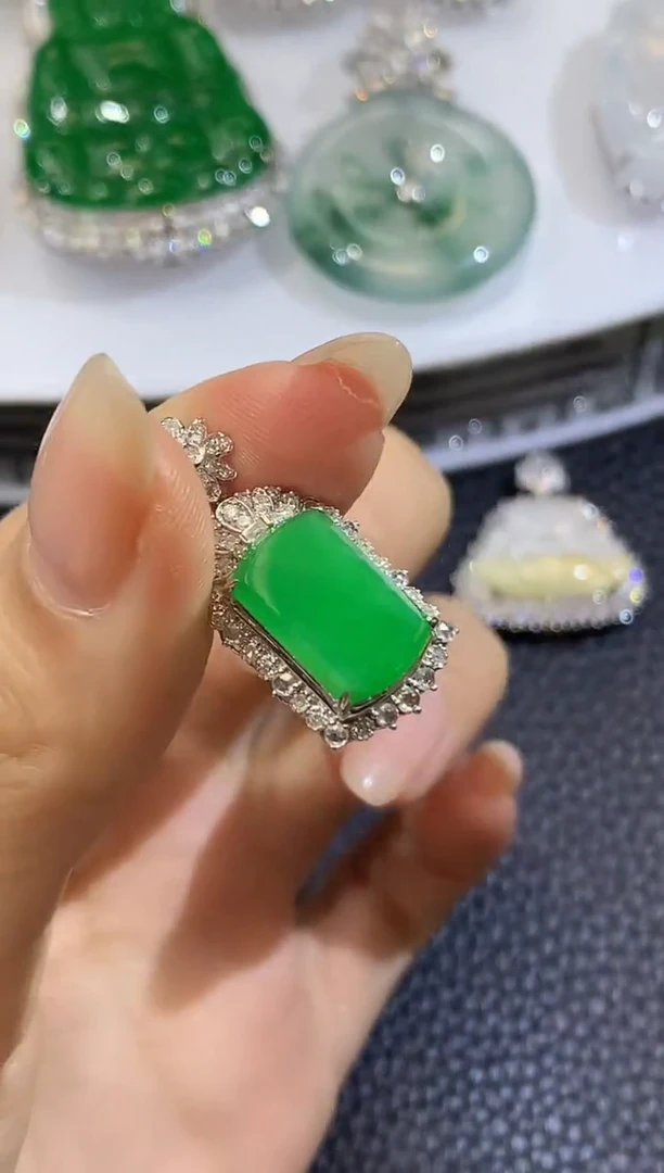 翡翠18K金镶嵌吊坠(不含链)C81