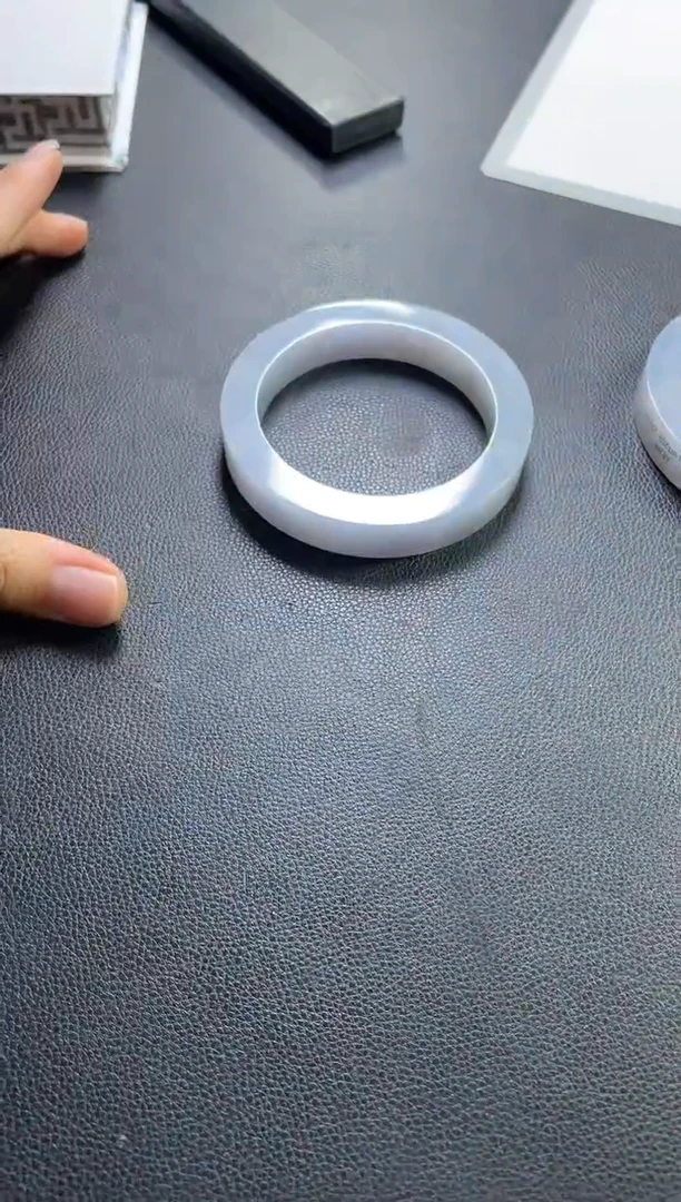 定制翡翠手镯未镶嵌是***?手镯