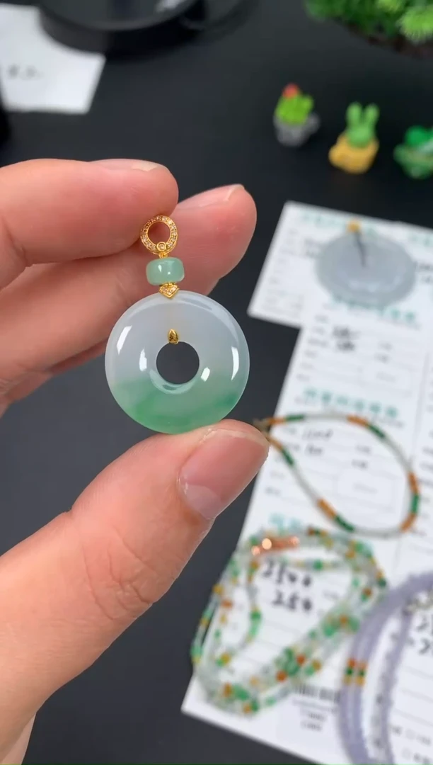 颈饰18K金镶嵌翡翠模式推广期48小时鉴赏期