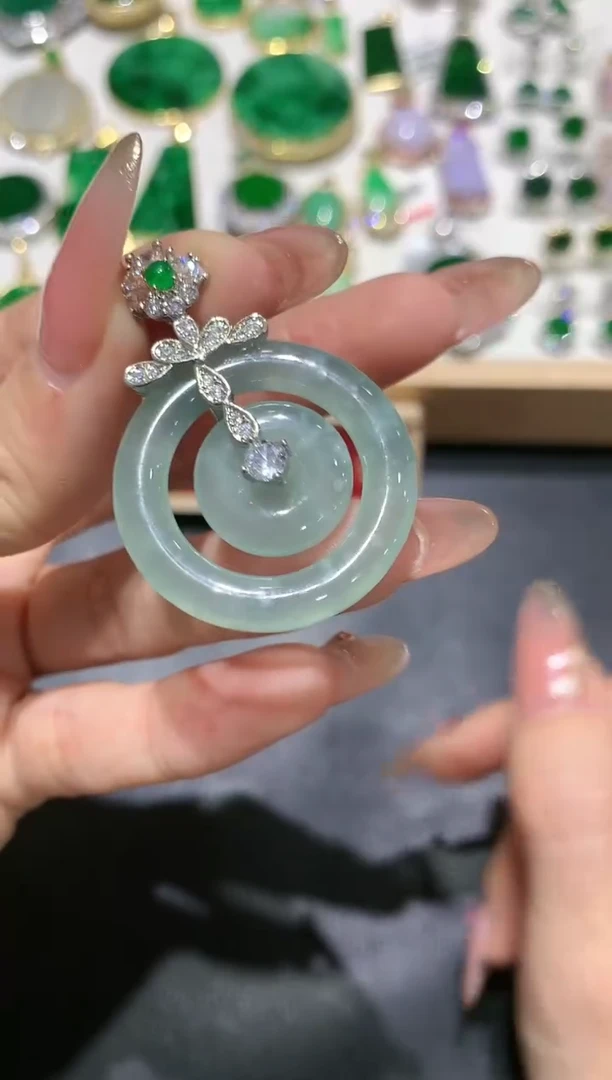 【闪购商品】翡翠吊坠(不含链)未镶嵌3多人多样性随机发货1件