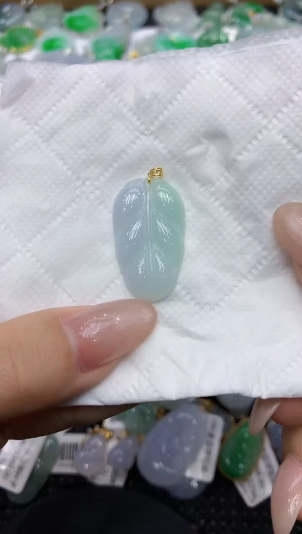 翡翠18K金镶嵌颈饰111111111111