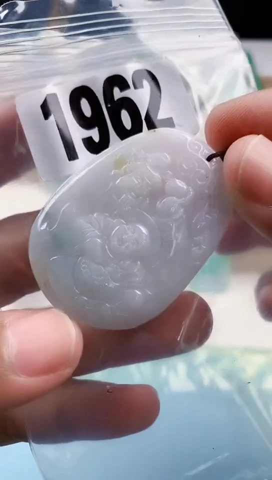 【闪购商品】翡翠颈饰未镶嵌天然翡翠吊坠挂件