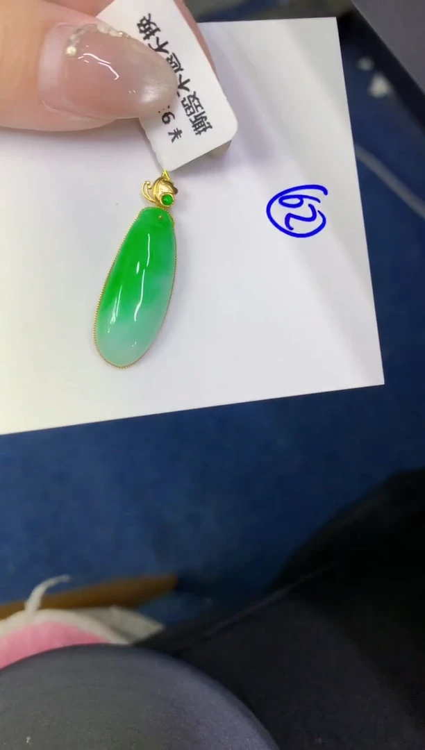 颈饰18K金镶嵌翡翠缅甸天然翡翠A货