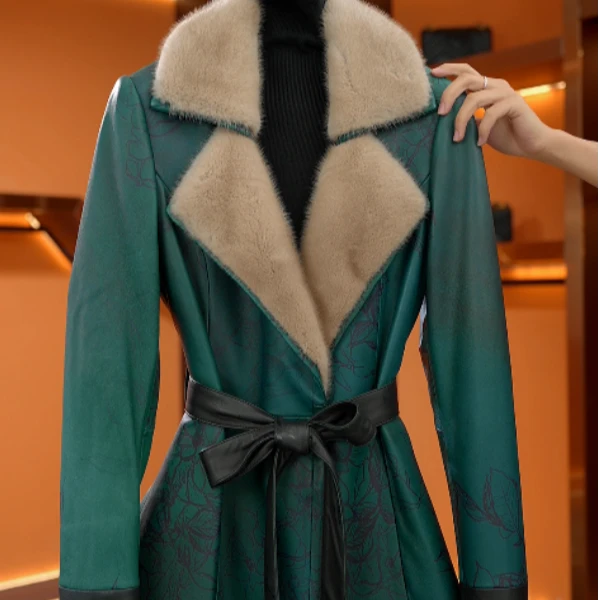 2025新款高端皮羽绒服女修身中长款