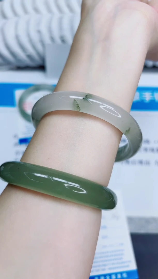 未镶嵌手镯石英质玉235/60.3