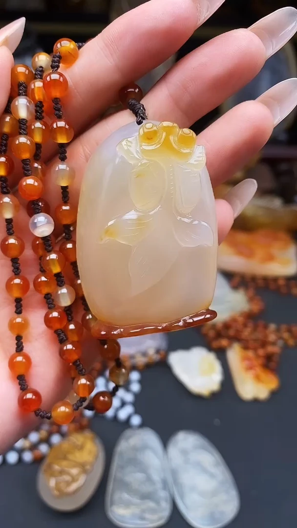 玛瑙/玉髓颈饰未镶嵌小*兽dd