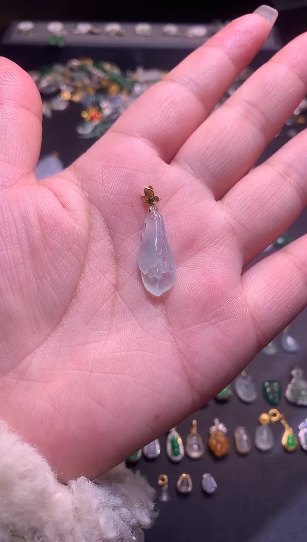 【闪购商品】翡翠吊坠(不含链)18K金镶嵌1