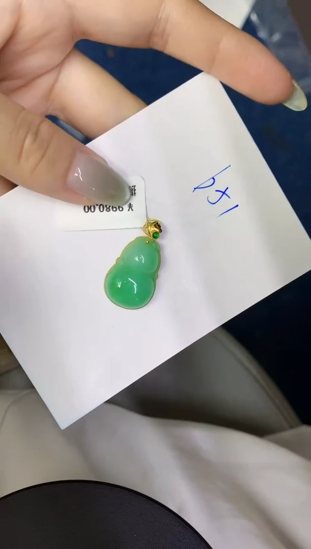 翡翠18K金镶嵌颈饰缅甸天然翡翠A货