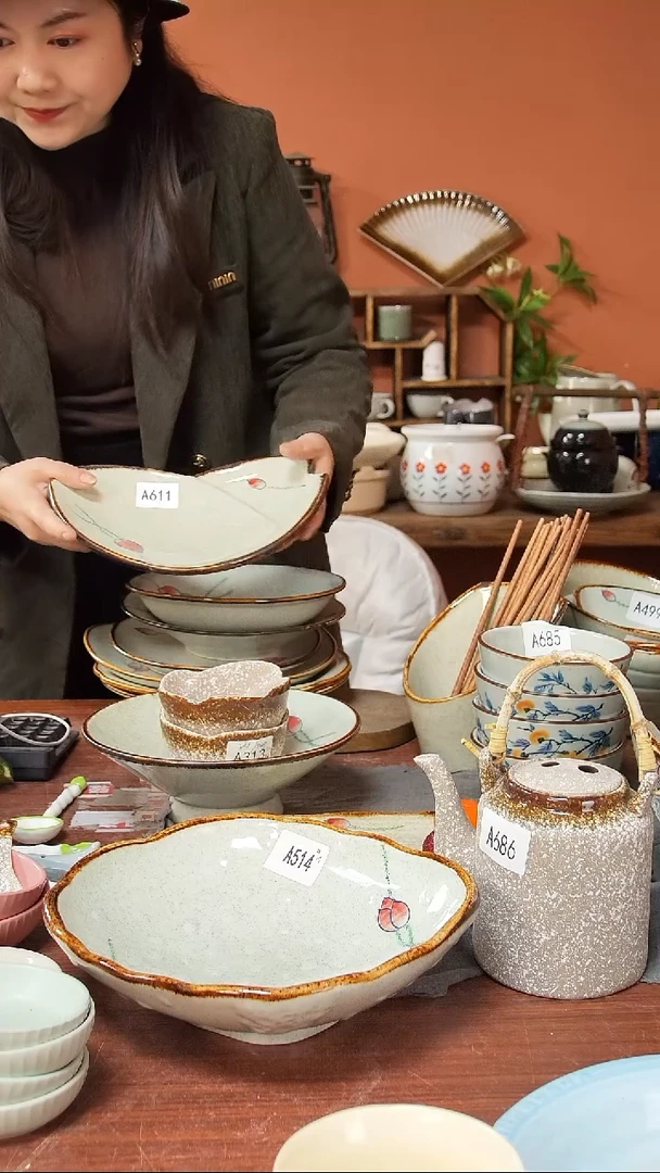 陶瓷A611陶瓷荷花苞盘26*16*5一个微瑕