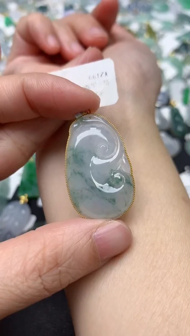 颈饰18K金镶嵌翡翠天然缅甸A货翡翠