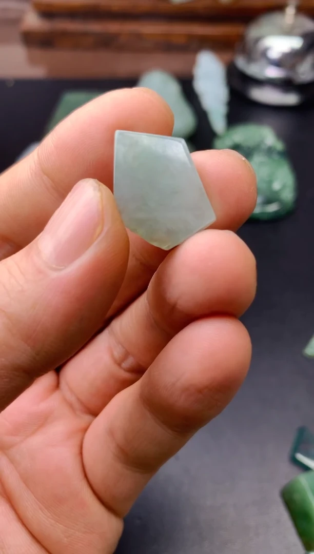 颈饰未镶嵌翡翠晨*料子