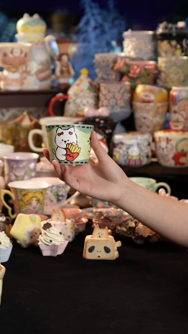 摆件陶景德镇釉下彩手绘设计师款陶瓷