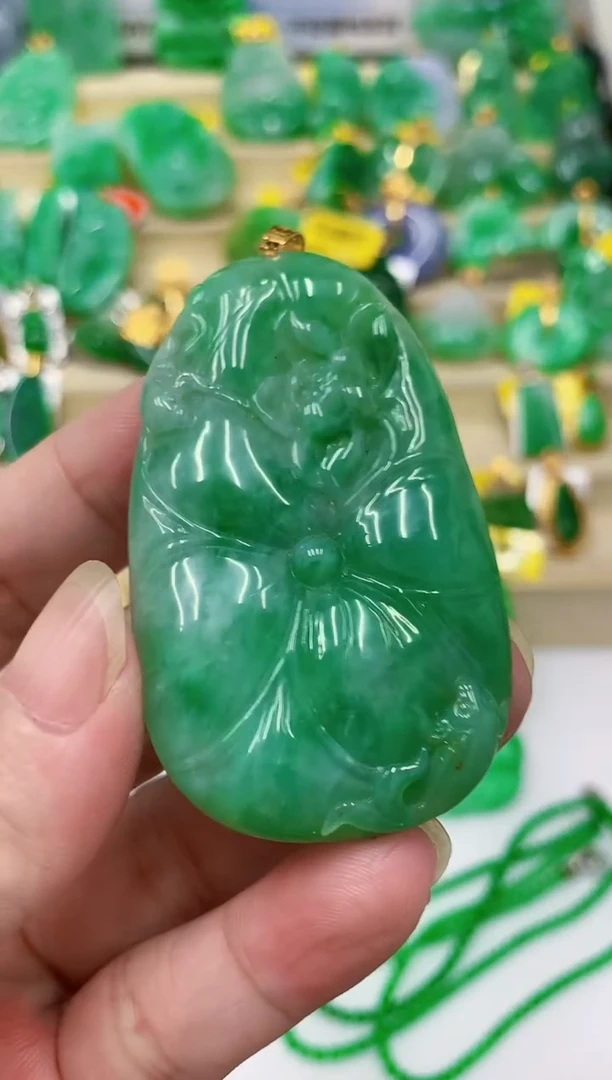 翡翠18K金镶嵌颈饰挂件