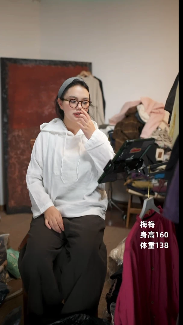 常规白色宝宝棉帽衫