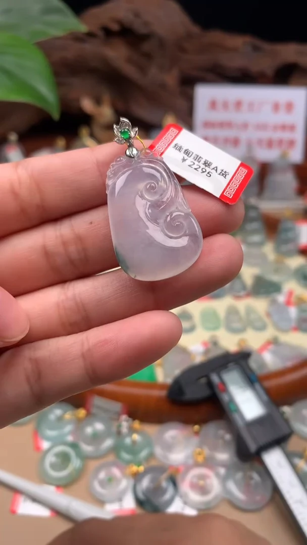 【闪购商品】翡翠吊坠(不含链)18K金镶嵌如意