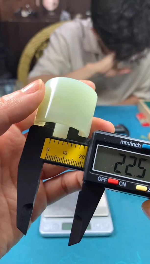 和田玉未镶嵌颈饰1