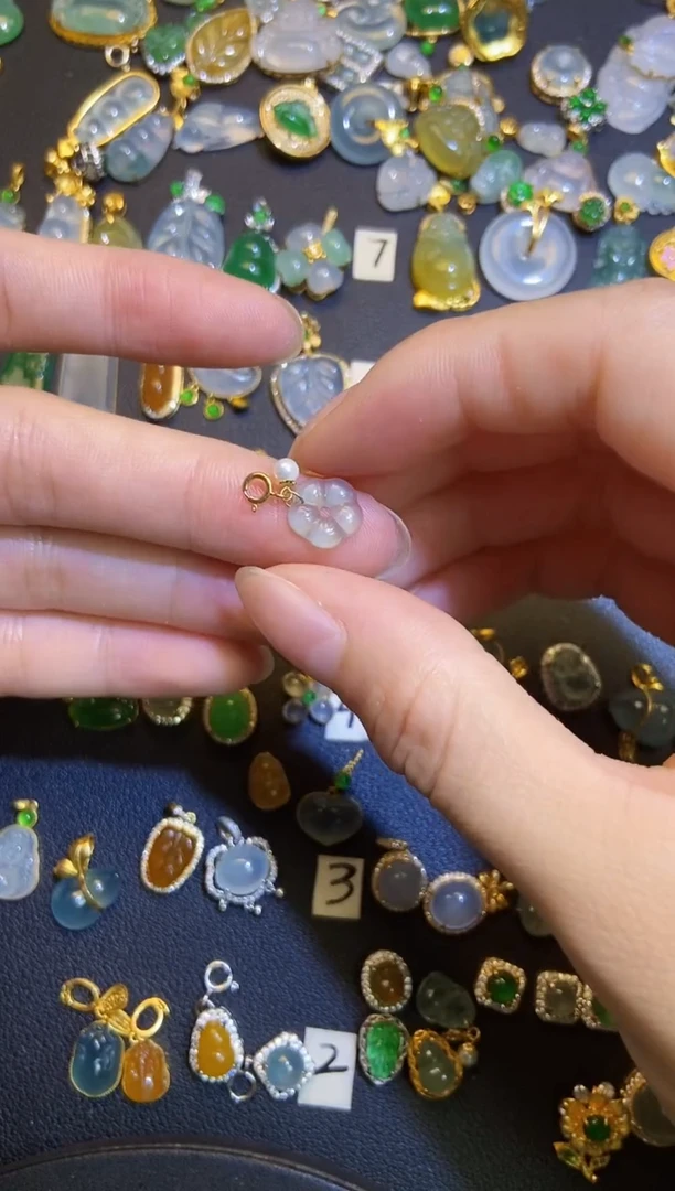 翡翠18K金镶嵌吊坠(不含链)1