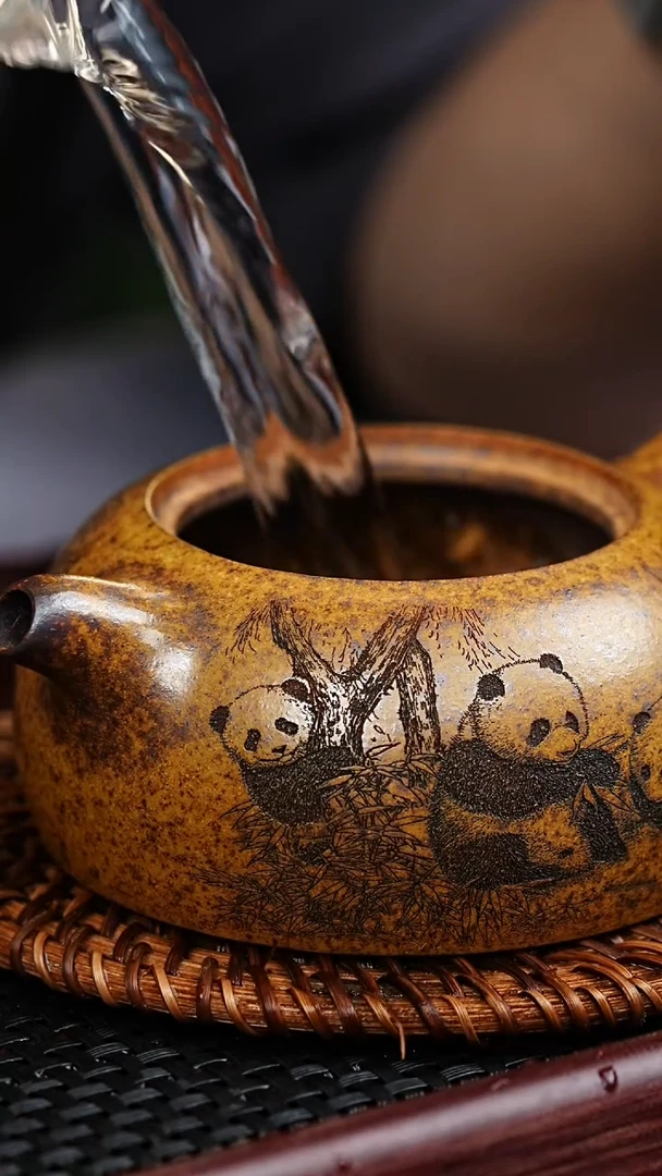 宜兴手工紫砂作品 柴烧熊猫 半月