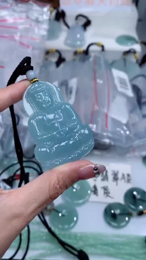 颈饰未镶嵌翡翠吊坠