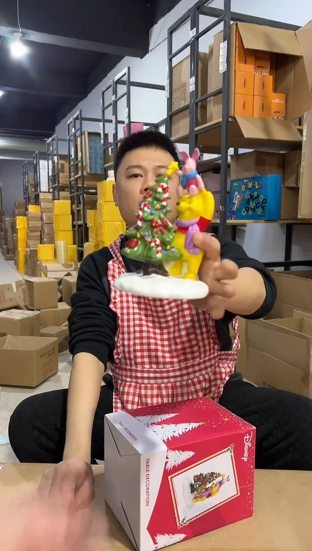 【闪购商品】杯原盒维尼皮杰猪摆件