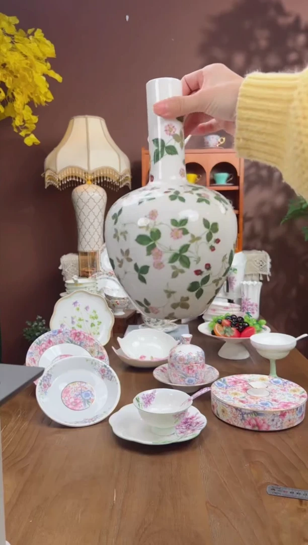 【闪购商品】瓦当野草莓大花瓶1个