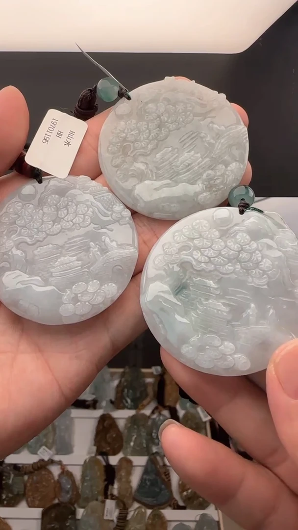 吊坠(赠链)未镶嵌翡翠天然缅甸A货翡翠（山水牌）多样性发其一