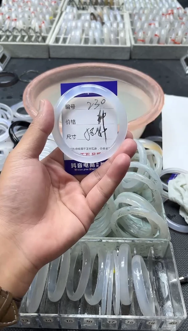 手镯玛瑙/玉髓未镶嵌玛瑙手镯230