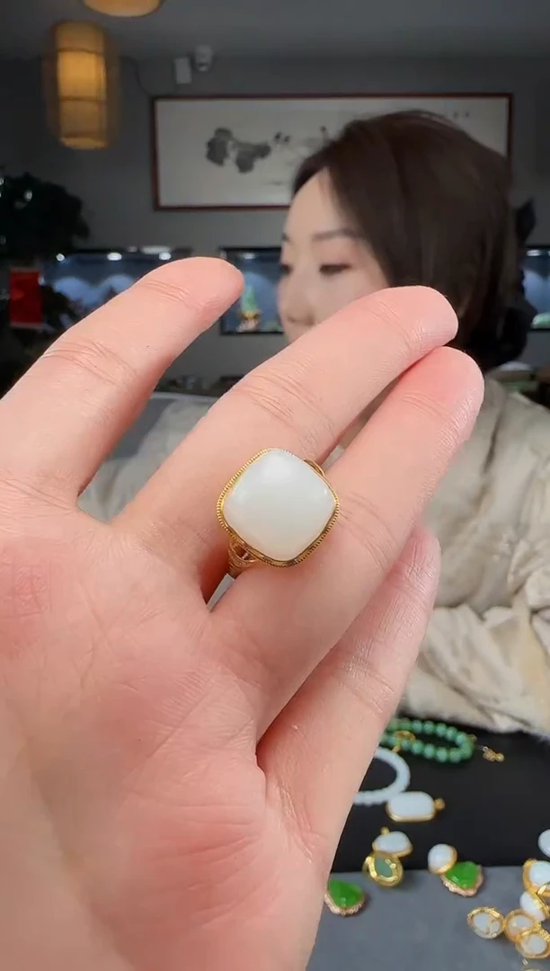 【闪购商品】和田玉戒指18K金镶嵌1