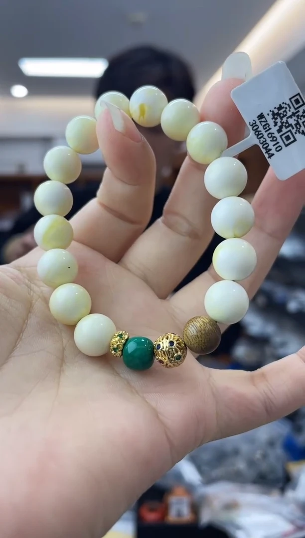 【闪购商品】蜜蜡裸石未镶嵌多样性一件发货