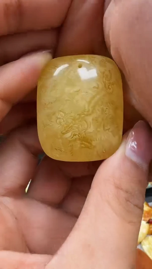 【闪购商品】琥珀裸石未镶嵌挂坠