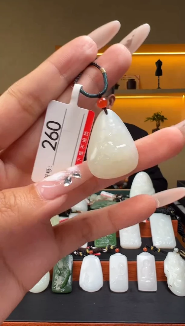 颈饰未镶嵌和田玉1