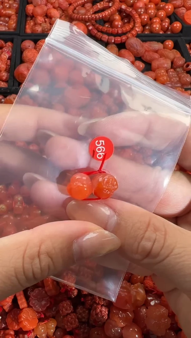 南红玛瑙未镶嵌颈饰1