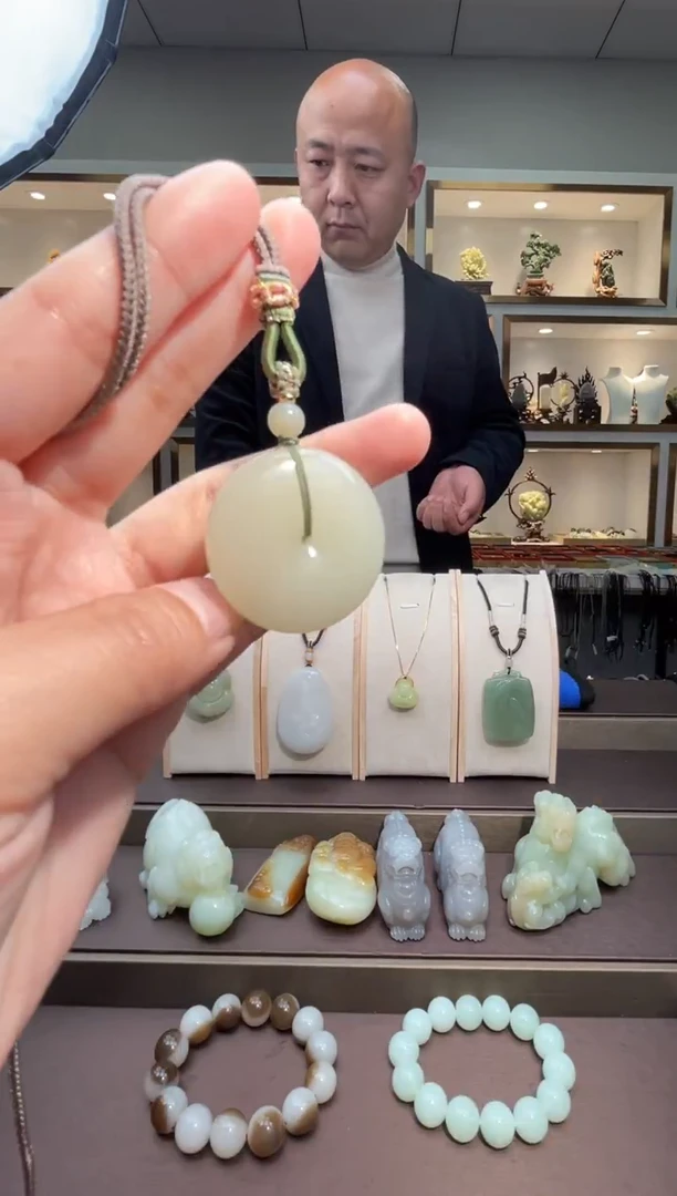 颈饰未镶嵌和田玉苏