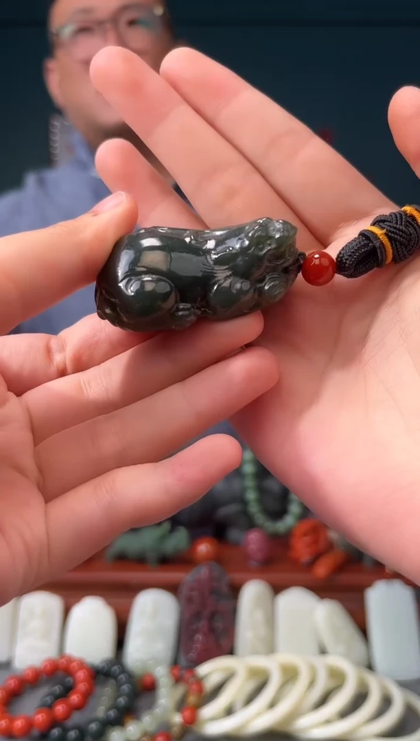 和田玉未镶嵌颈饰吊坠