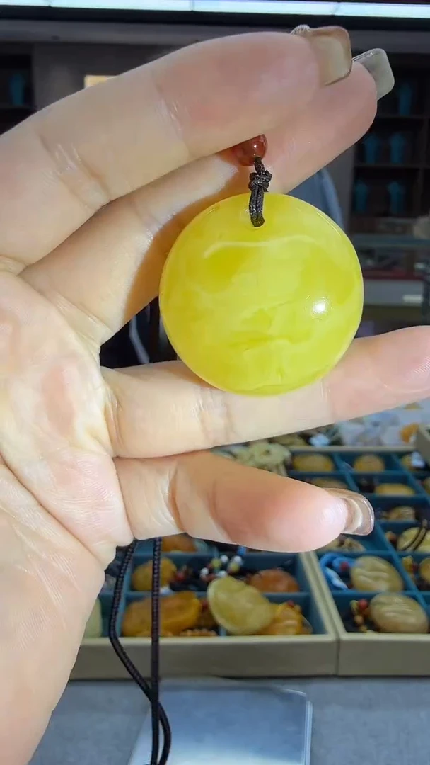 琥珀颈饰未镶嵌70秒拍号 假一罚三